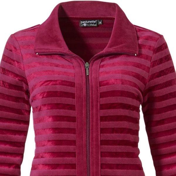 Pastunetten_velour_oloasun_takissa_korkeakaulus_ja_vetoketju