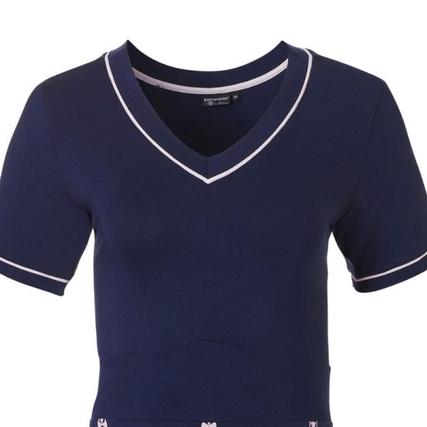 Lyhythihainen_tummansininen_trikoomekko__v_punainen_printti_helmassa