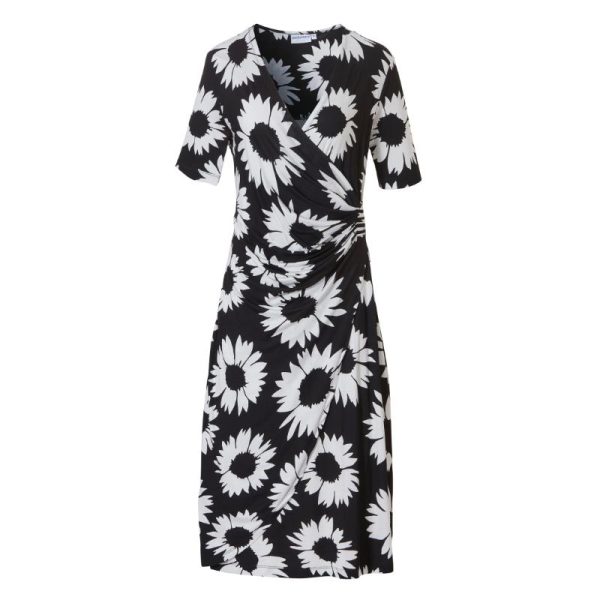 Pastunette_mustavalkokukallinen_trikoomekko_kietaisupaantie