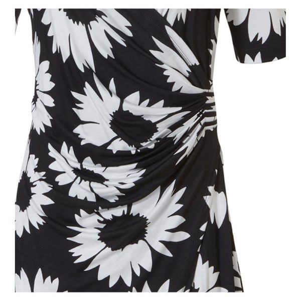 Pastunette_mustavalkokukallinen_trikoomekko_kietaisupaantie