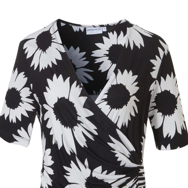 Pastunette_mustavalkokukallinen_trikoomekko_kietaisupaantie