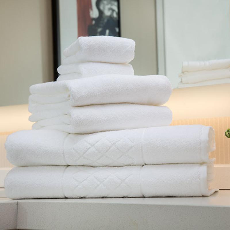 Yleellisen_pehmea_kylpypyyhe__70_140cm__100__egyptin_puuvillaa__valkoinen