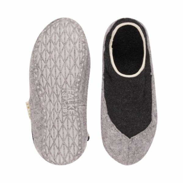 Aikuisten_merinovillaiset_kotitossut_jarrupohjalla