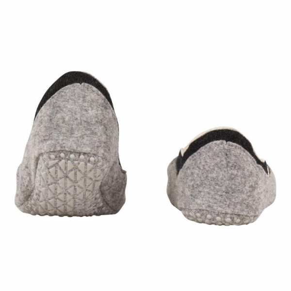 Aikuisten_merinovillaiset_kotitossut_jarrupohjalla