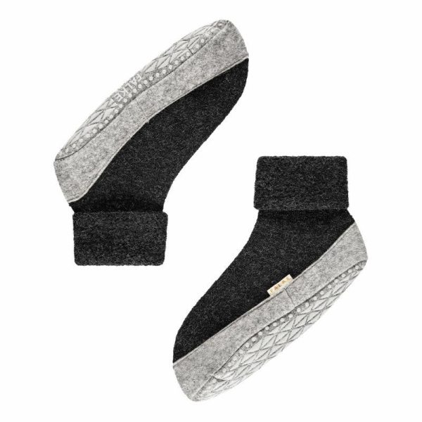 Aikuisten_merinovillatossut_jarrupohjalla