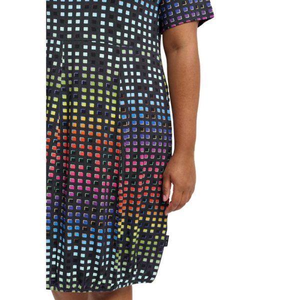 Pont_Neuf_lyhythihainen_trikoomekko